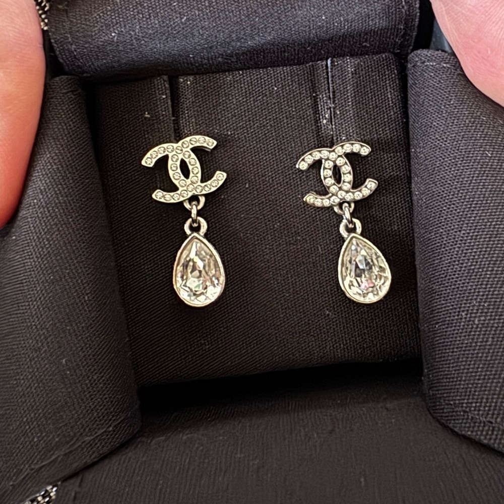 Chanel 2021 Strass CC Drop Earring - Picture 3 of 9